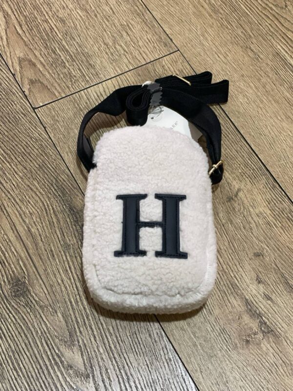 Сумочка-міні Primark для телефону "Тедді/ Буква" з еко-хутра молочна