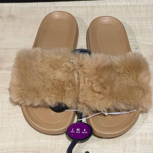 716656e8-9dea-4c33-b15e-536f733ddee8.jpg Шльопанці резинові Primark з еко-хутром беж
