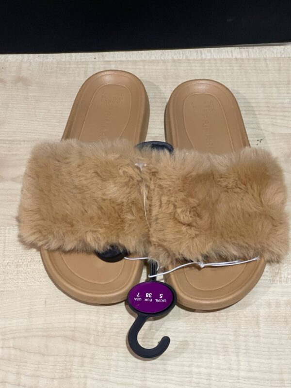 Шльопанці резинові Primark з еко-хутром беж