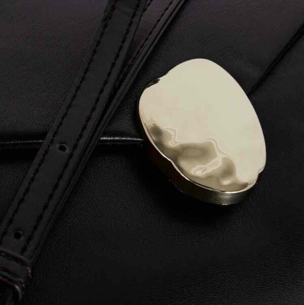 Сумочка-клатч Primark еко-шкіра з золотою застібкою та ремінцемчорна