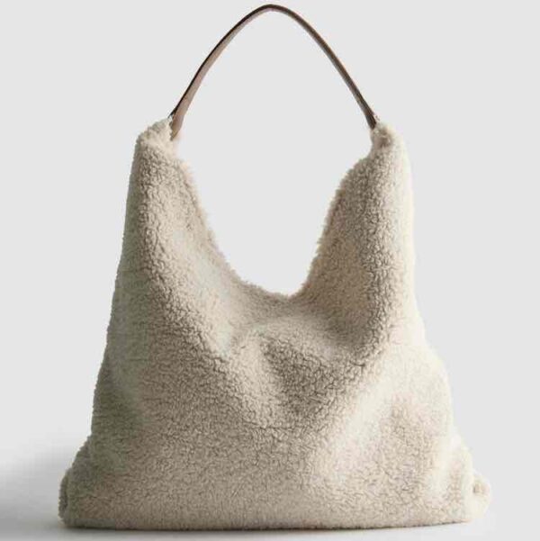Сумка-хобо/ Шоппер з еко-хутра "Тедді" Paula Echevarría Primark молочна