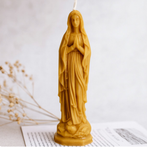 91922a4a-dc5d-420f-b3dd-3a431e02602e.png Свічка воскова "Діва Марія" 5C 14,5 см жовта