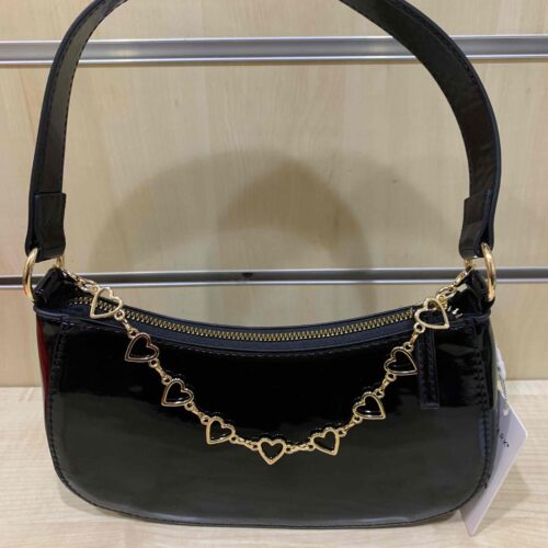 9278aa4f-74bf-448a-a7b2-d573094f2fe1.jpg Сумочка напівмісяць Primark лакована з декор ланцюжком чорна