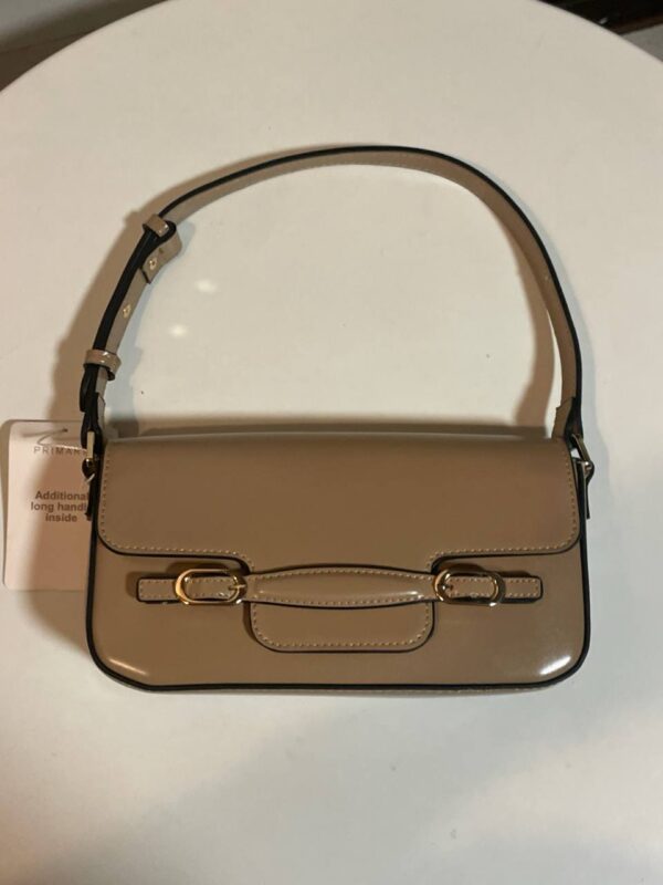 92f2236e-054e-490a-85da-2a6f01427372.jpg Сумочка-міні Primark з пряжкою, ручкою та додатковим ремінцем беж