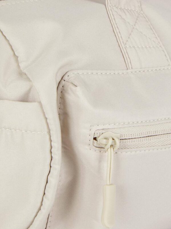 Сумочка спортивна з зовнішніми кишенями Primark молочна