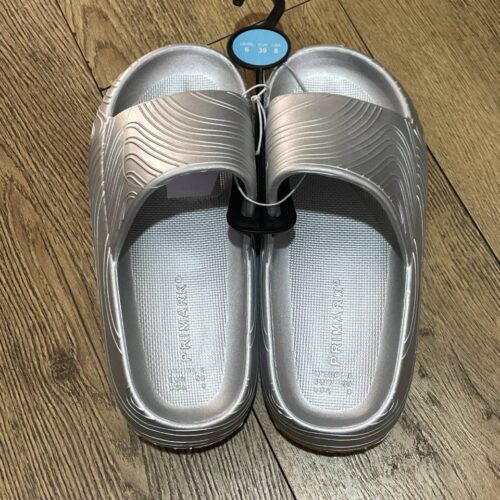 ae1d38a2-20cf-49e7-a7ba-c1b42a41178b.jpg Шльопанці жіночі резинові Primark об'ємні срібні