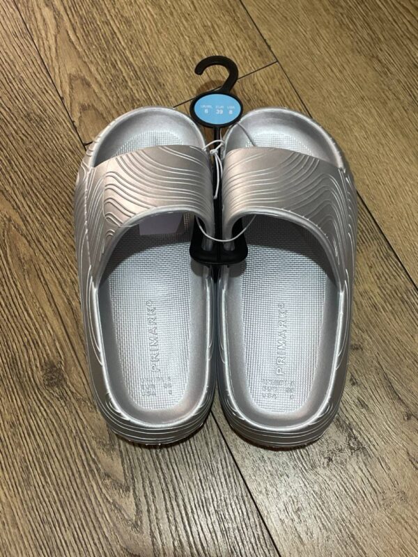 Шльопанці жіночі резинові Primark об'ємні срібні