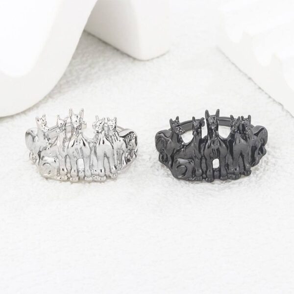 Каблучка жіноча "Зграя собак" срібна (10465)