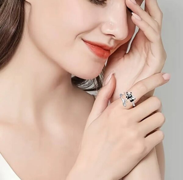 Каблучка жіноча "Панда" срібна (2558)