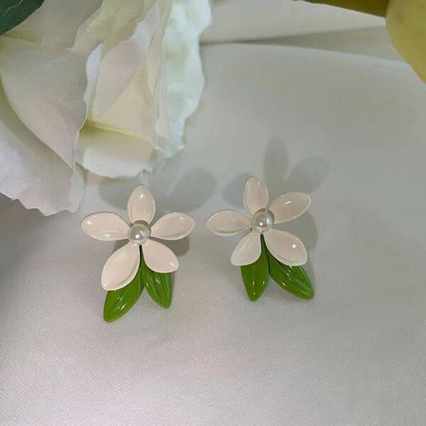 Сережки акрилові "Квіти" білі з зеленим (10533)