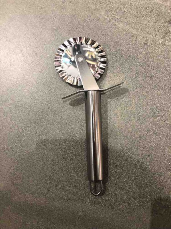 Ніж для піци з нержавіючої сталі одноколісний мереживний