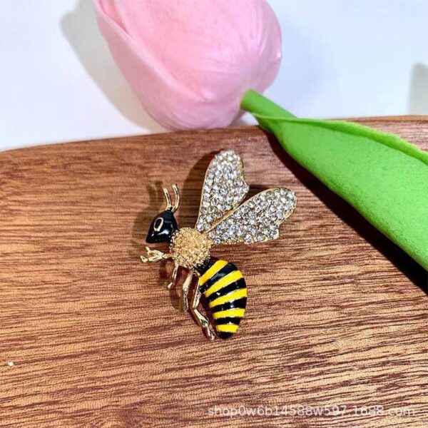 Брошка "Оса" стрази металева