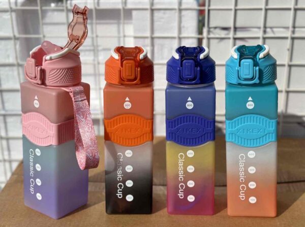 Пляшка для води "Classic Cup" спортина пластикова з ремінцем 800 мл