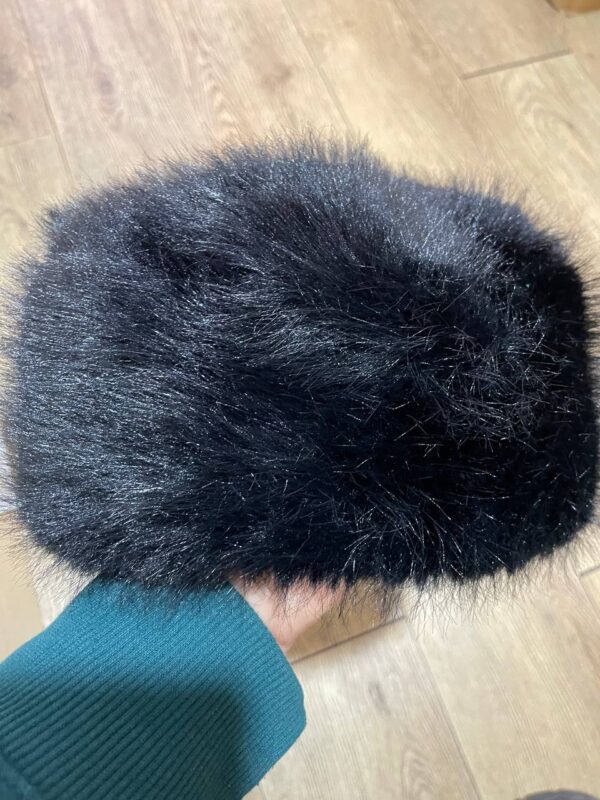 d9b7fa65-eb30-4eeb-bc2a-71a5a74bbe87-1.jpg Шапка ретро з еко-хутра Primark Rita Ora на флісі чорна