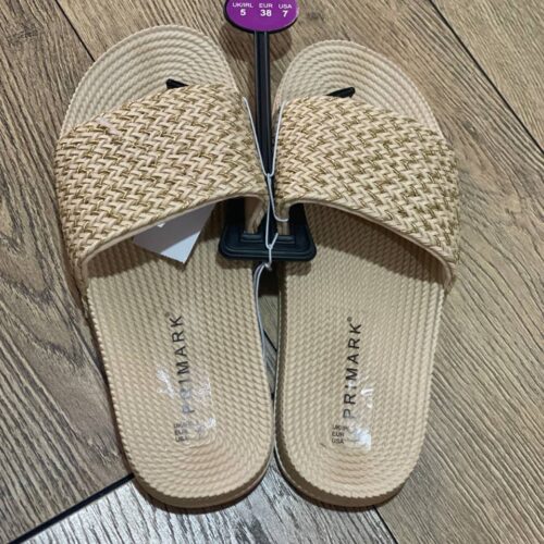 e020416f-8e10-4e27-8851-97cb964c244f.jpg Шльопанці жіночі резинові Primark з ефектом соломи бежеві