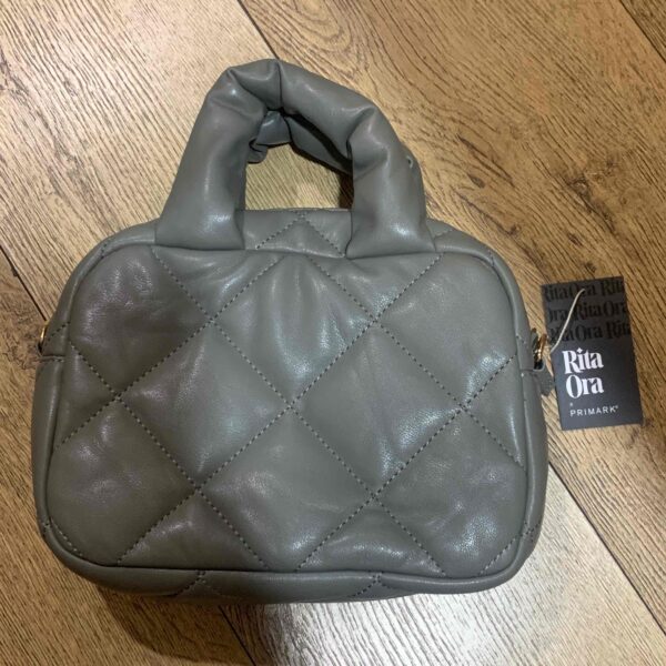 fe9db42e-dfbf-41e9-bdb1-2521d3757a70.jpg Сумочка-міні Primark Rita Ora дута стьобана хакі