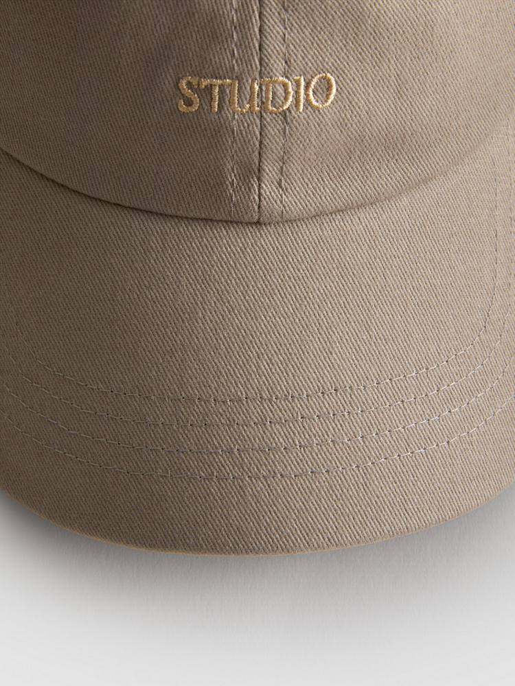Кепка жіноча "Studio" Rita Ora Primark беж