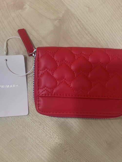 569e06aa-afaf-423c-a1d4-1ff04c50679f.jpg Гаманець Primark стьобаний в сердечка червоний 1 шт