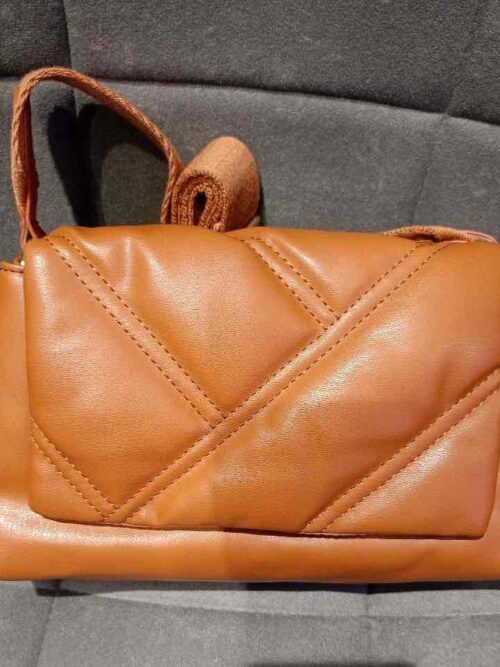 83c47d67-4b30-4a0e-8c47-47bdd40405e3.jpg Сумочка-конверт Primark дута стьобана кемел