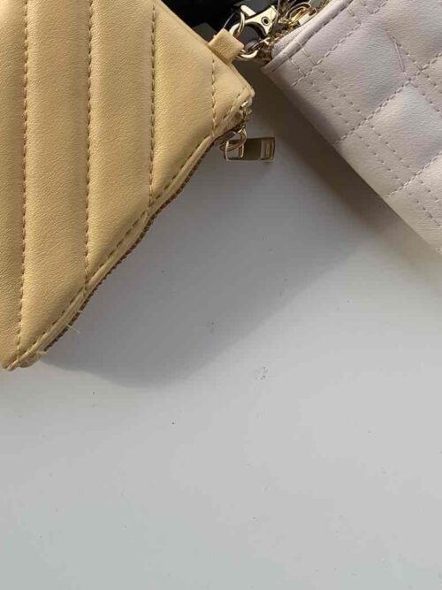 a2c20172-7fcc-4de6-92f6-ce2daecfee9d.jpg Гаманець Primark компактний квадратний стьобаний молочний 1 шт