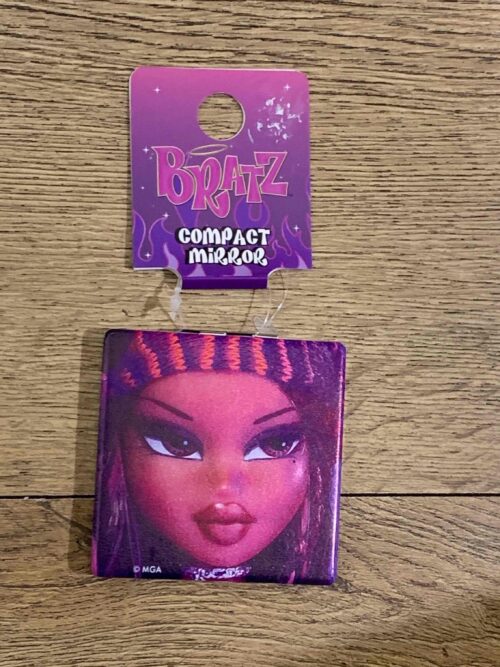 a537340b-5ea8-4ddd-b34f-4f85675626a7.jpg Дзеркальце компактне "Bratz" Primark