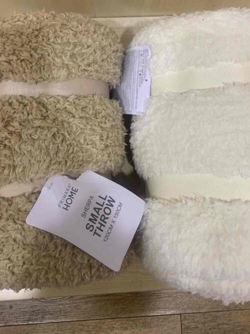 ae7dbea3-b406-4067-a5b2-b53420e0387a.jpg Плед Primark SMALL THROW пухнастий (120*150 см)білий/сірий/беж