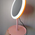 e1c24a56-b852-4511-8eaa-7ccae10d37ea-2.jpg Дзеркало настільне косметичне з LED-підсвіткою рожеве (акумуляторне) 3 режима