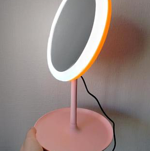 e1c24a56-b852-4511-8eaa-7ccae10d37ea-2.jpg Дзеркало настільне косметичне з LED-підсвіткою рожеве (акумуляторне) 3 режима