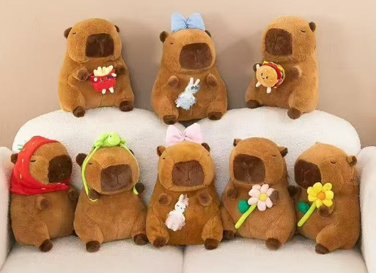 М'яка іграшка "Капібара" з аксесуаром 30 см