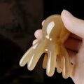 Масажер-скребок для голови та тіла "Кальмар" пластик 5,5 см
