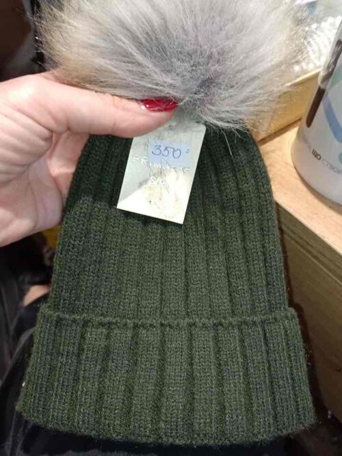 a673a04e-9975-445e-a484-d1f3b7193a72.jpg Шапка-біні дитяча з помпоном Primark в рубчик хакі