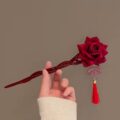 Шпилька-паличка для волосся 1 шт пластикова "Троянда з китицею" червона