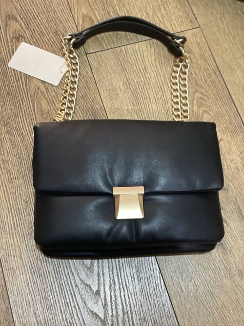 bca9a6e5-accc-4dee-8bab-4081bda2cbd5.jpg Сумочка Primark дута з ланцюжками та золотою застібкою чорна