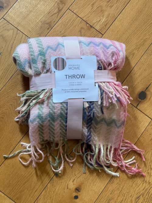 Плед THROW Primark шевронний малюнок (120*150 см) з китицями пастельний